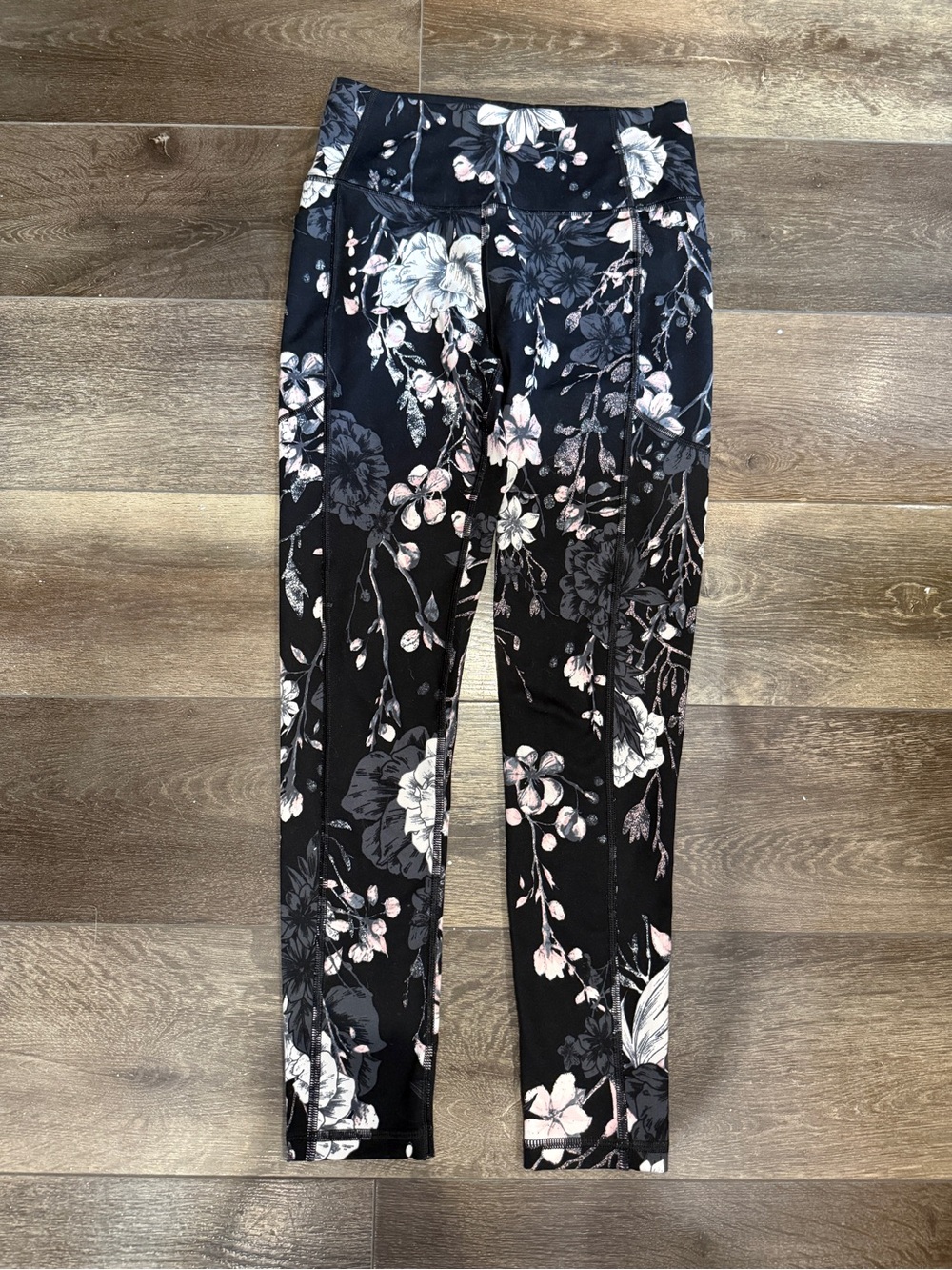 Victoria’s Secret Black Floral 7/8 Leggings